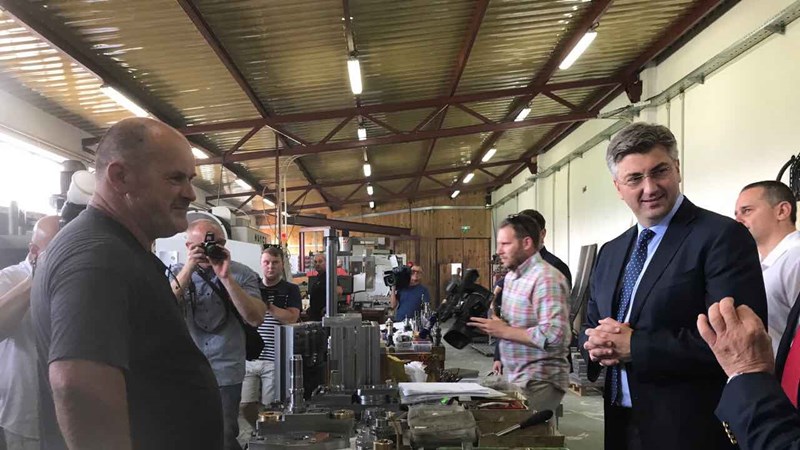 Predsjednik Vlade Plenković u Valpovu: Tvrtka Santaj plastika pravi je primjer uspješnog malog i srednjeg poduzetništva